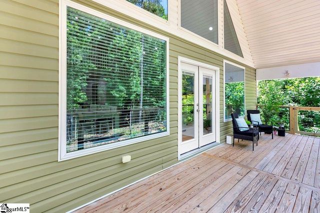 425 Lakewood Drive, Townville, SC 29689