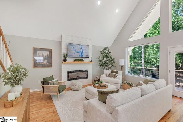 425 Lakewood Drive, Townville, SC 29689