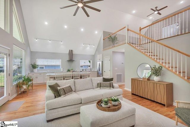 425 Lakewood Drive, Townville, SC 29689