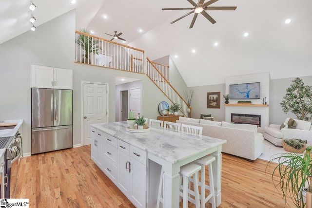 425 Lakewood Drive, Townville, SC 29689