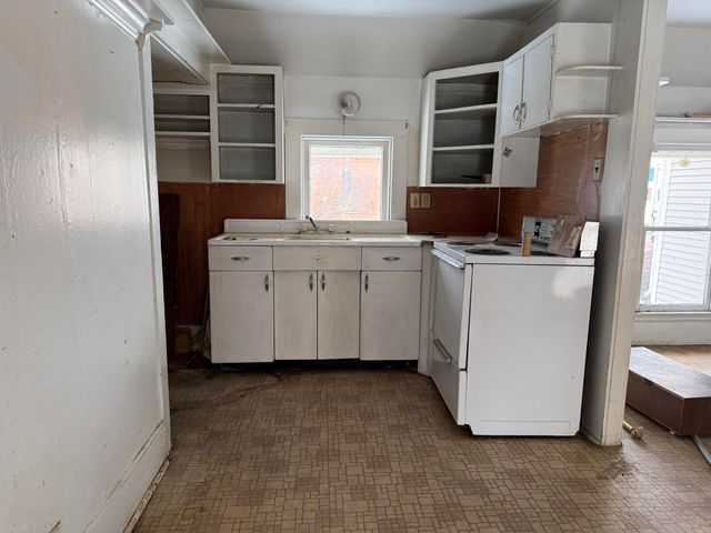 504 S Superior Street, Albion City, MI 49224