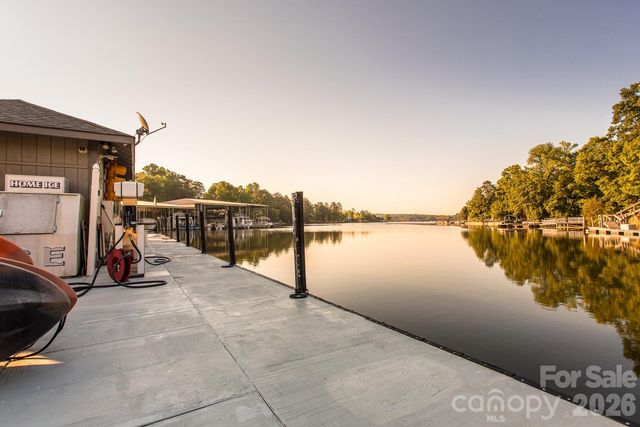 8 Hickory Ridge Court, Lake Wylie, SC 29710