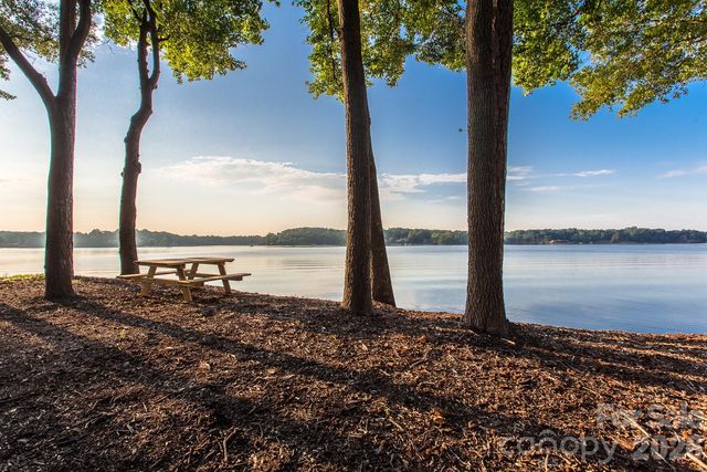 8 Hickory Ridge Court, Lake Wylie, SC 29710