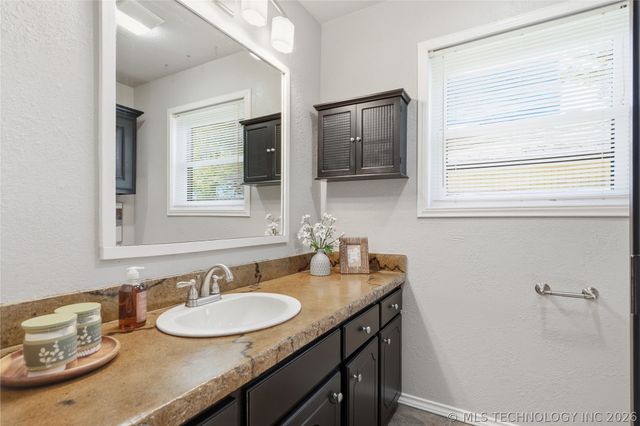 11115 S 250th East Avenue, Broken Arrow, OK 74014