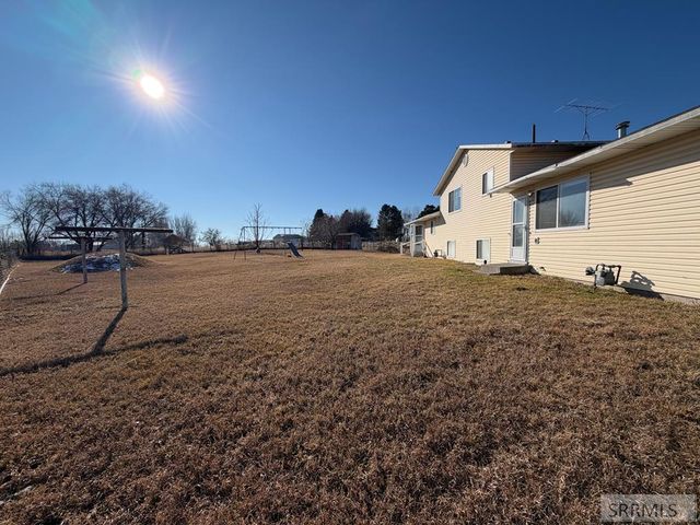 1077 E 1300 N, Shelley, ID 83274