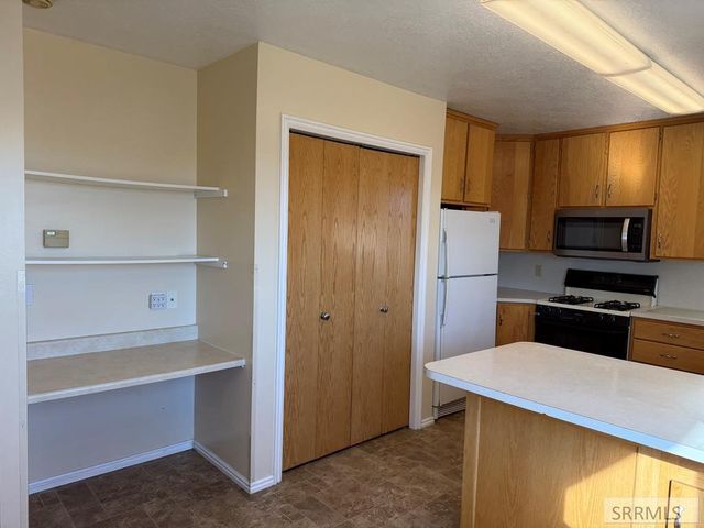 1077 E 1300 N, Shelley, ID 83274