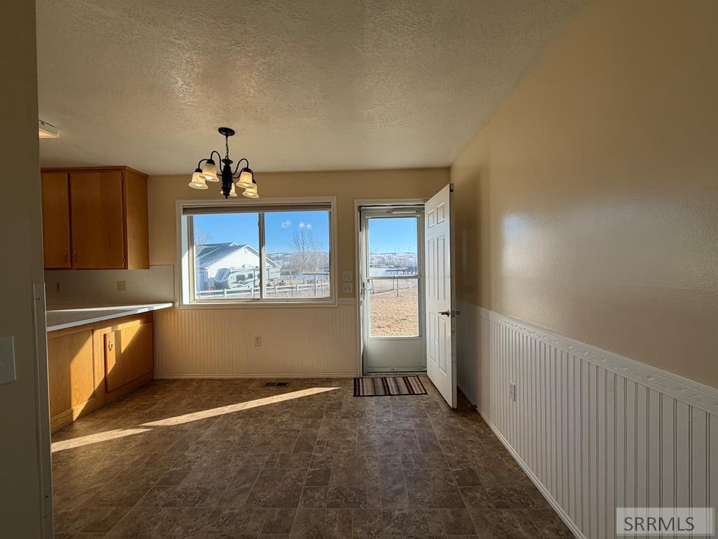 Image 10 of property listing at 1077 E 1300 N, Shelley, ID 83274