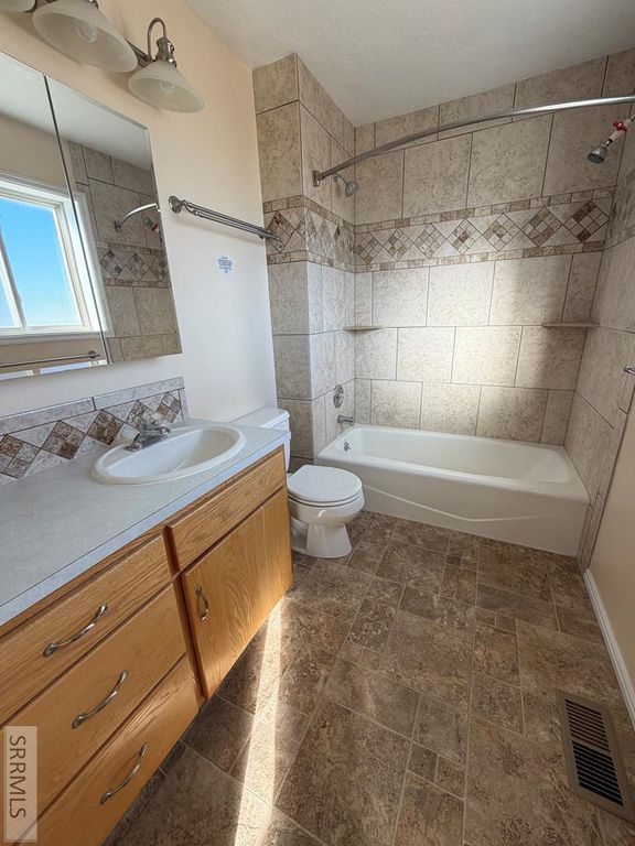Image 14 of property listing at 1077 E 1300 N, Shelley, ID 83274