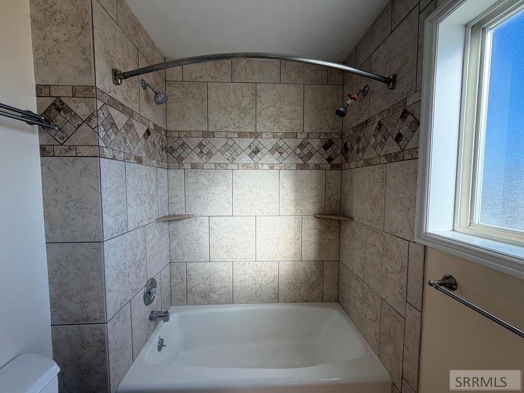 Image 15 of property listing at 1077 E 1300 N, Shelley, ID 83274