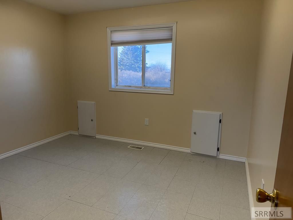 Image 18 of property listing at 1077 E 1300 N, Shelley, ID 83274