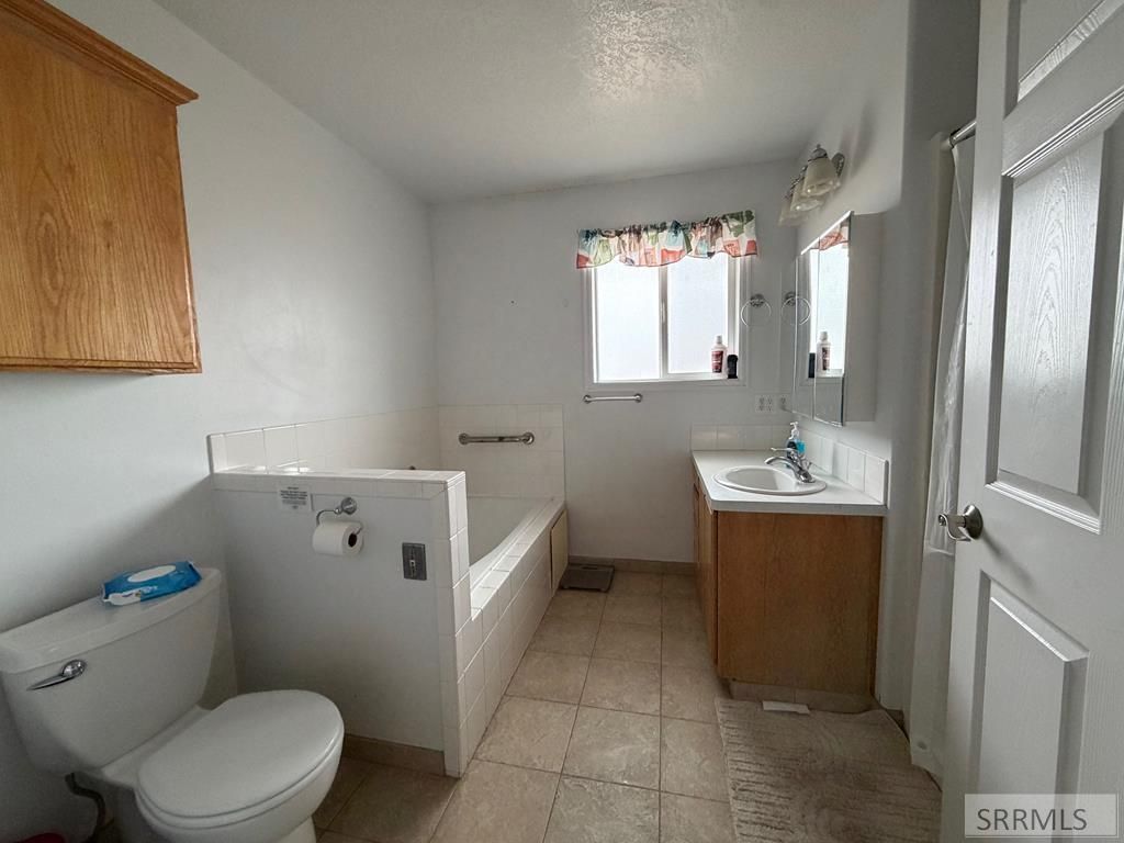 Image 35 of property listing at 1077 E 1300 N, Shelley, ID 83274
