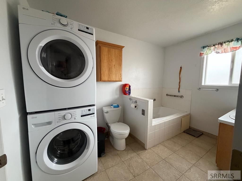 Image 36 of property listing at 1077 E 1300 N, Shelley, ID 83274
