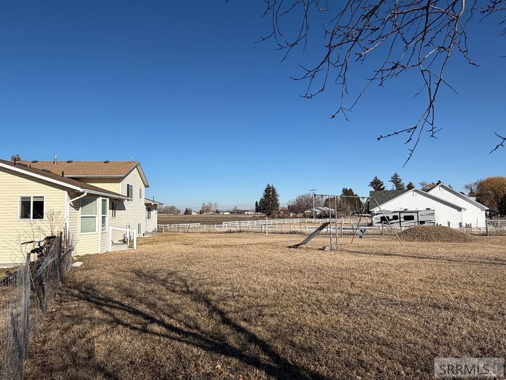 Image 4 of property listing at 1077 E 1300 N, Shelley, ID 83274