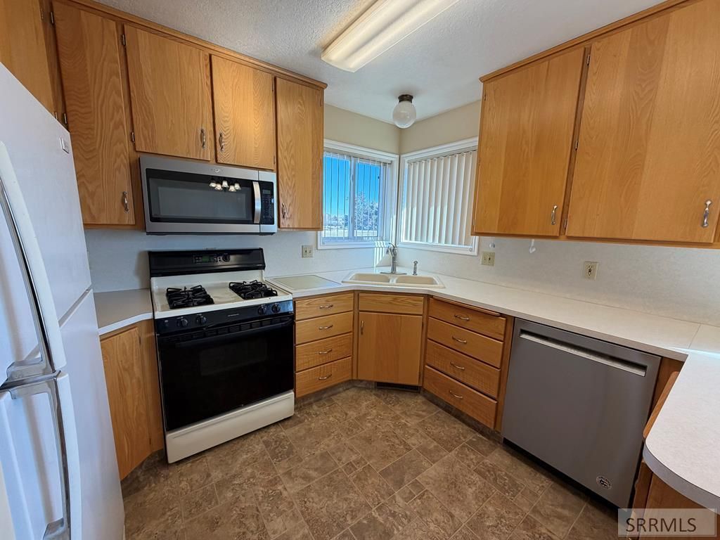 Image 9 of property listing at 1077 E 1300 N, Shelley, ID 83274