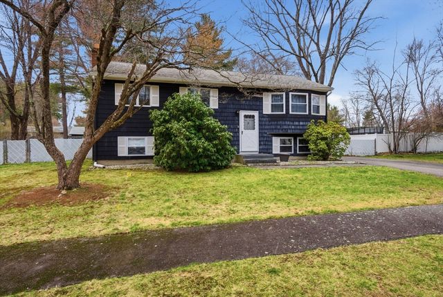 3 Hills Rd, Middleton, MA 01949
