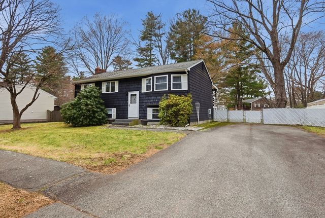3 Hills Rd, Middleton, MA 01949