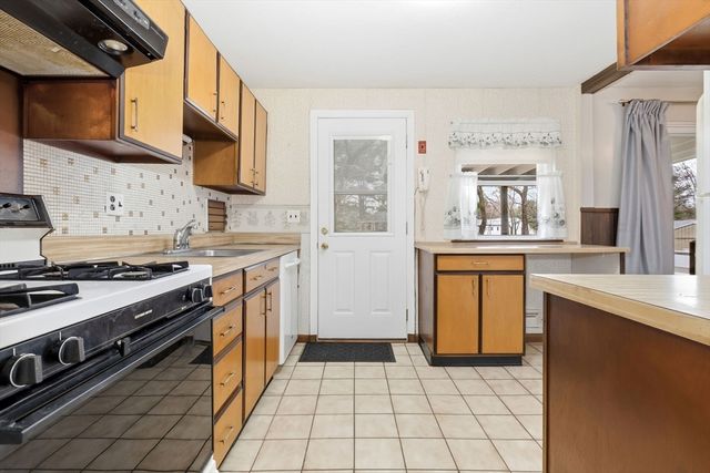 3 Hills Rd, Middleton, MA 01949