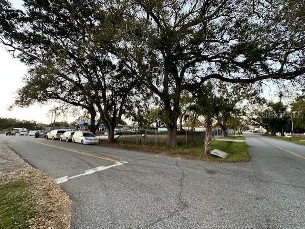 Image 8 of property listing at 9330 1ST AVENUE, Orlando, FL 32824