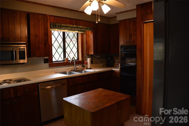 2305 Airport Road, Marion, NC 28752