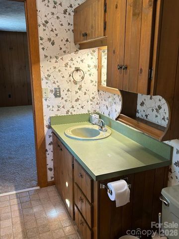 2305 Airport Road, Marion, NC 28752