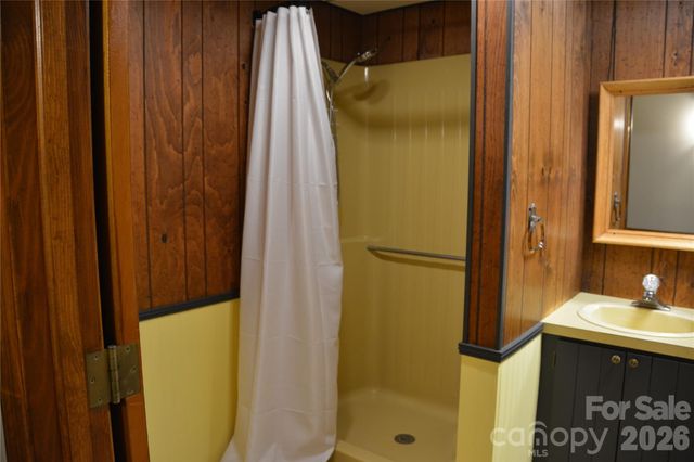 2305 Airport Road, Marion, NC 28752