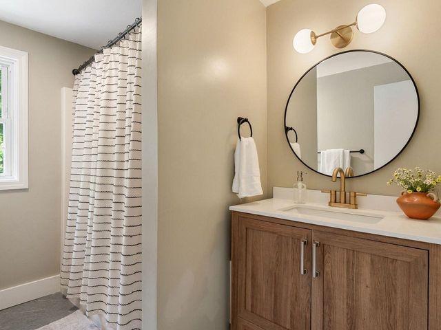 138 Village Green, Burlington, VT 05401