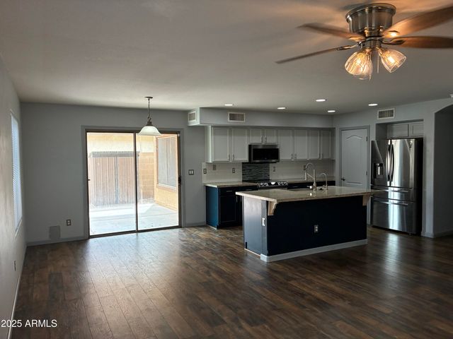 25550 W PIONEER Street, Buckeye, AZ 85326