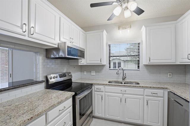 5845 Water Ridge Drive, Arlington, TX 76016