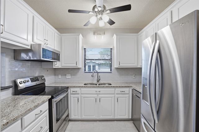 5845 Water Ridge Drive, Arlington, TX 76016