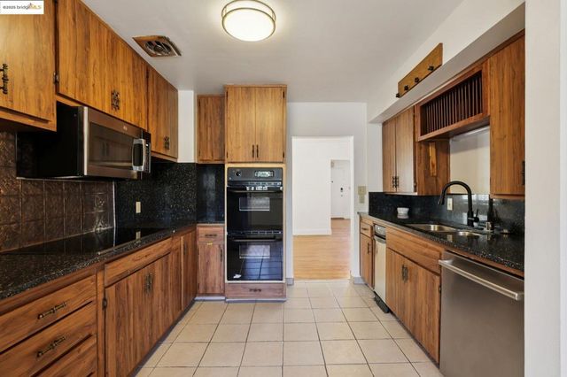 1822 40Th Ave, Oakland, CA 94601