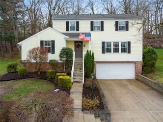 2633 Monterey Dr, Upper St Clair, PA 15241