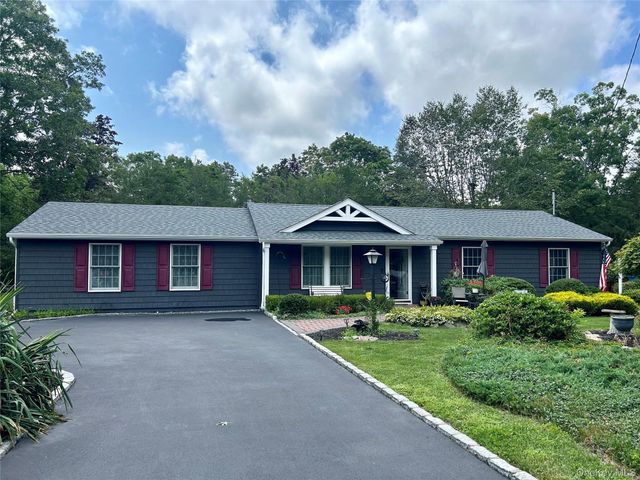 54 Madeline Road, Ridge, NY 11961