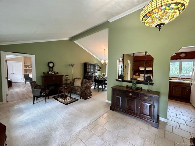 54 Madeline Road, Ridge, NY 11961