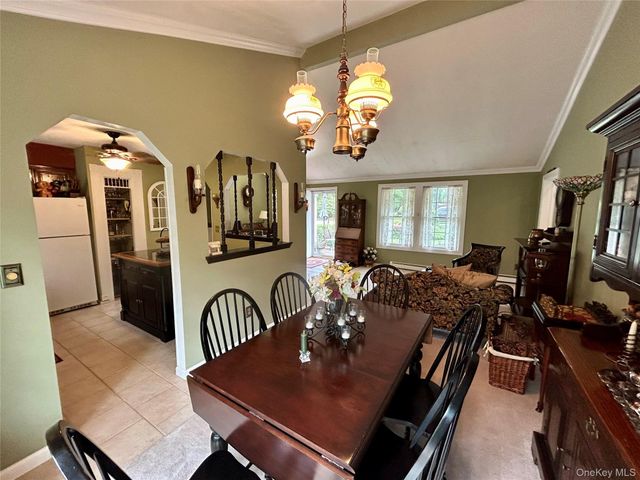 54 Madeline Road, Ridge, NY 11961