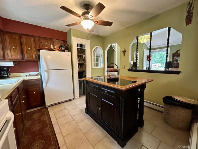54 Madeline Road, Ridge, NY 11961