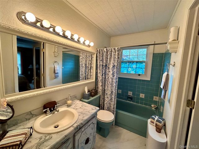 54 Madeline Road, Ridge, NY 11961