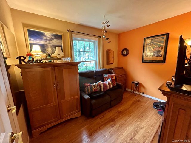 54 Madeline Road, Ridge, NY 11961