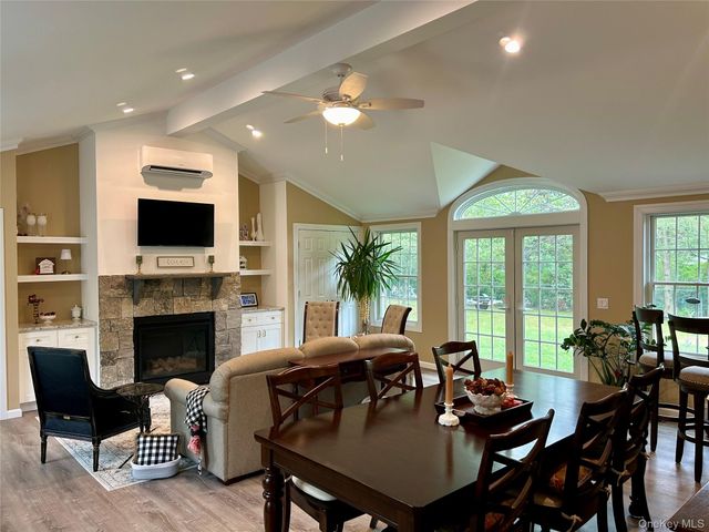54 Madeline Road, Ridge, NY 11961