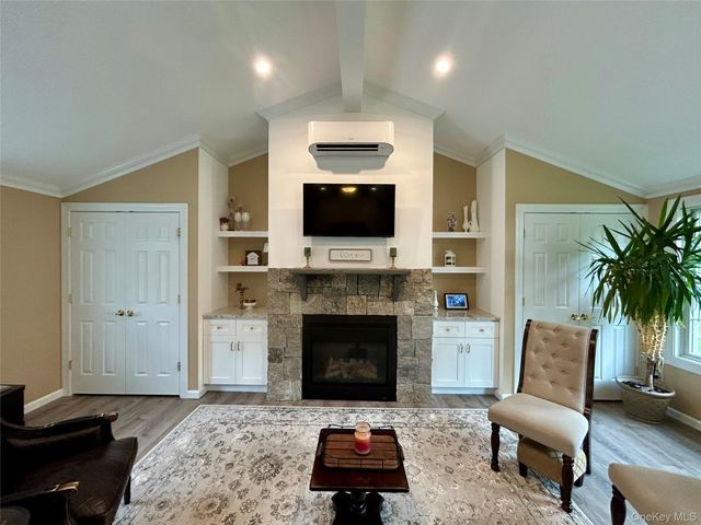 54 Madeline Road, Ridge, NY 11961