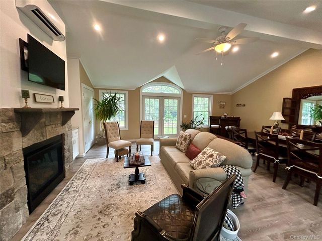 54 Madeline Road, Ridge, NY 11961