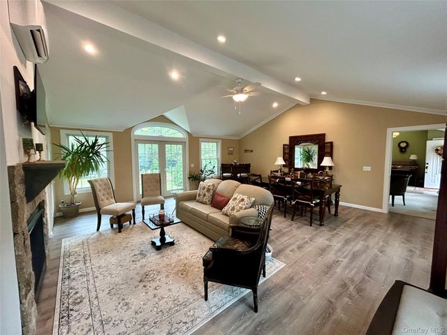 54 Madeline Road, Ridge, NY 11961
