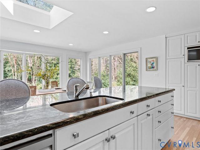 16 E Doverland Ct, Henrico, VA 23229