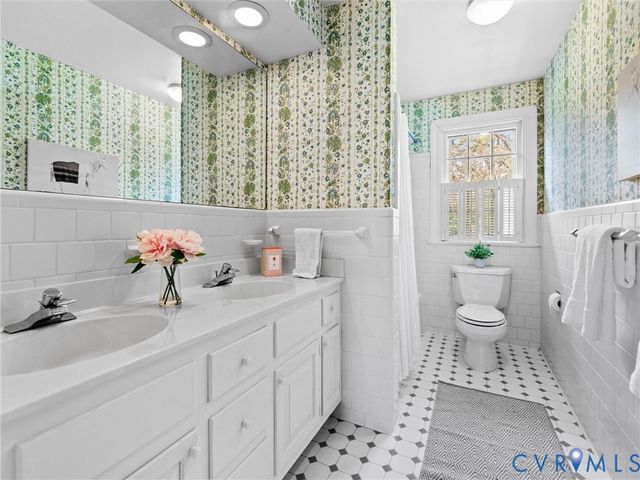 16 E Doverland Ct, Henrico, VA 23229