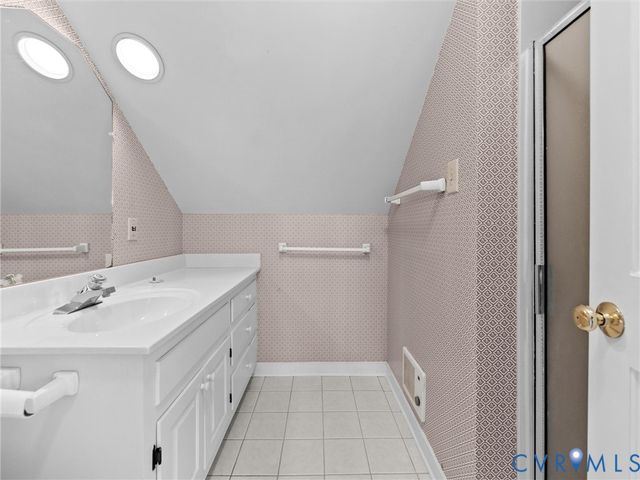 16 E Doverland Ct, Henrico, VA 23229