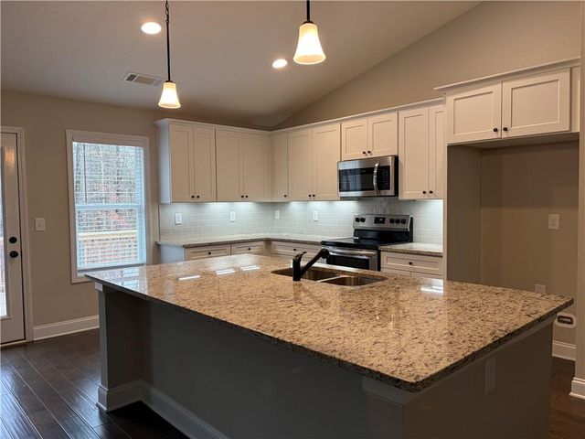 561 Oconee Lane, Commerce, GA 30529