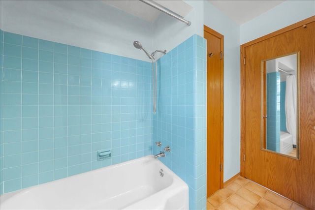 2755 Huron Street, Roseville, MN 55113