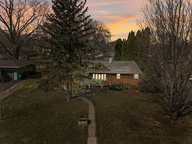 2755 Huron Street, Roseville, MN 55113