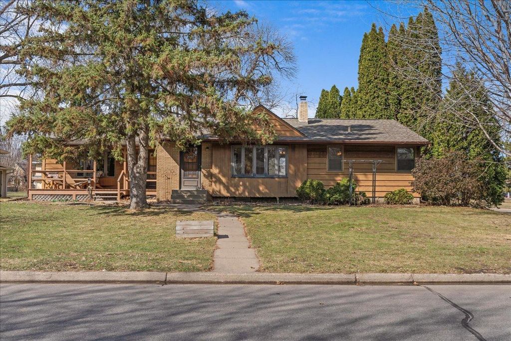 2755 Huron Street, Roseville, MN 55113