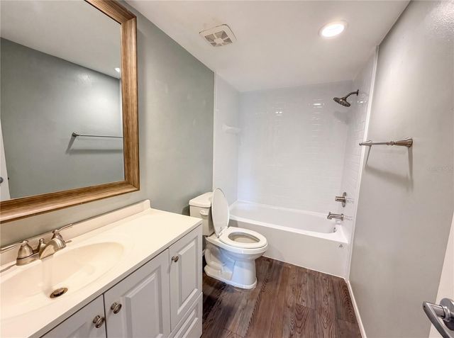 17621 MEADOWBRIDGE DRIVE, Lutz, FL 33549