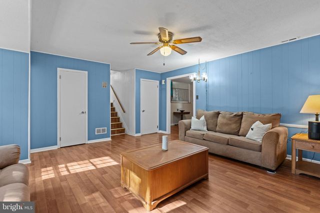 17 HIGHLAND DR, Yardley, PA 19067